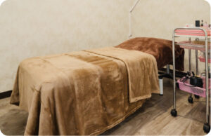 全席フルフラット×個室完備。 あらゆる美容ニーズに応える環境。